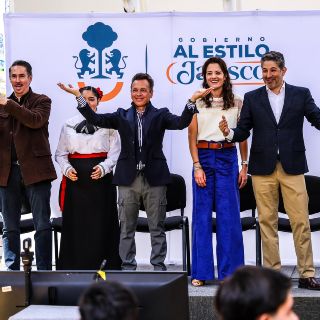 Jalisco apuesta por modernizar siete mil escuelas y llevar la música como materia obligatoria