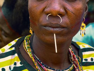 Los primeros "piercings" labiales de la historia podrían datar del Paleolítico Superior, hace más de 25 mil años. ESPECIAL / CANVA