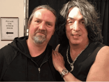 A través de su cuenta de Instagram, KISS publicó una foto de Paul Stanley y Karl Cochran sonriendo juntos, acompañada de un mensaje de despedida. ESPECIAL/ INSTAGRAM/ kissonline.