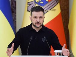 Zelenski terminó su mandato en mayo del año pasado, y sigue en el cargo sin ir a elecciones al prohibir la ley ucraniana que se celebren comicios en tiempo de guerra. EFE/S. DOLZHENKO