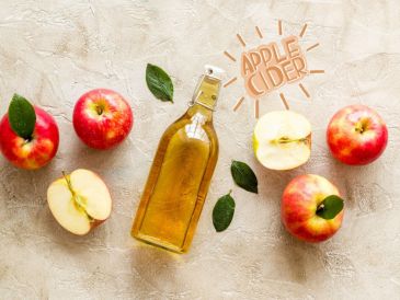 El vinagre de manzana como suplemento alimenticio ofrece una amplia gama de beneficios para la salud, desde mejorar la digestión y el control del azúcar en sangre hasta promover la pérdida de peso y la salud cardiovascular.  CANVA