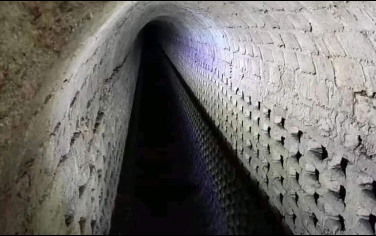 Bajo las calles de Guadalajara, oculto en las sombras del tiempo, se dice que existe un laberinto secreto: una red de túneles antiguos que conecta casonas, templos y edificios históricos. ESPECIAL