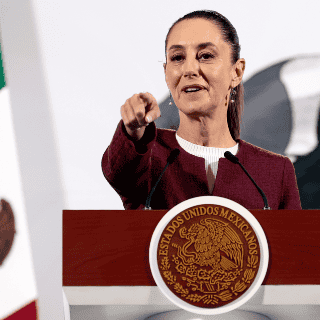 Sheinbaum defiende al Papa Francisco y le desea pronta recuperación