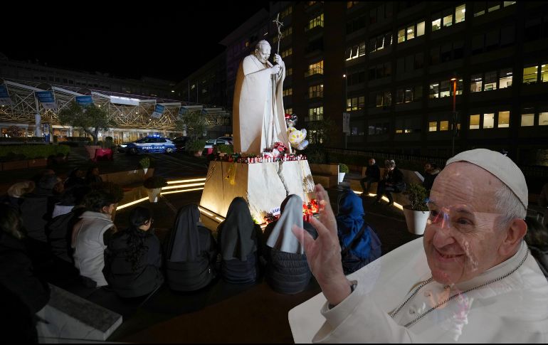 Te contamos todo lo que debes saber acerca de la oración masiva propuesta por el Vaticano para alentar al Papa Francisco. AP / EFE / ARCHIVO