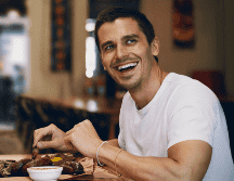 Como en casa con Antoni Porowski. ESPECIAL/©DISNEY.