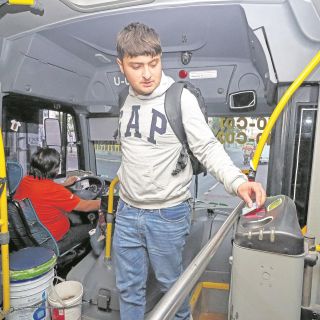 Duplican apoyo en transporte para alumnos