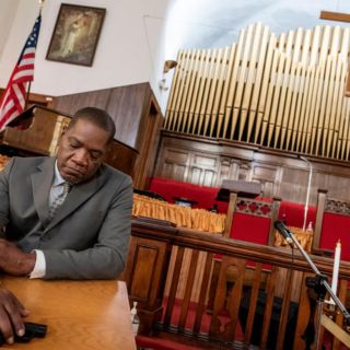 Juez bloqueó "parcialmente" arrestos a migrantes en ciertas comunidades religiosas