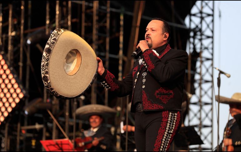 Pepe Aguilar aclaró si compró portadas para Ángela. SUN/ARCHIVO