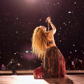 Movimientos de Shakira en el escenario generan preocupación entre sus fans