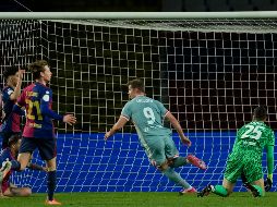 Alexander Sorloth (9) marcó el gol del empate en el tercer minuto de la compensación. EFE/S. Wu