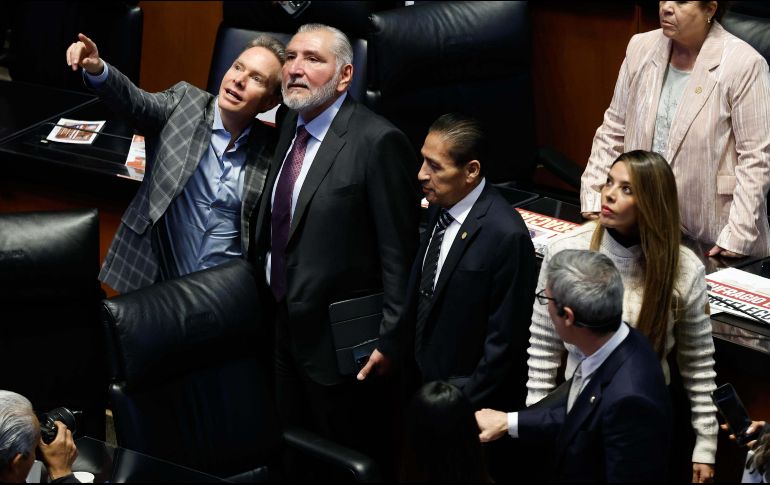 Los senadores Manuel Velasco (PVEM) y Adán Augusto López (Morena)  presentaron una modificación para que la ley entre en vigor hasta 2030. SUN/D. Simón