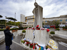 El Vaticano se encuentra a la espera de los resultados de la tomografía computarizada a la que fue sometido el Pontífice el martes por la noche. AP/A. MEDICHINI