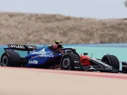 Carlos Sainz, ahora con Williams, firmó la mejor vuelta del día con un tiempo de 1:29.348, consolidando una jornada completa en pista. EFE / A. Haider