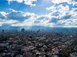 La información más reciente del Sistema de Monitoreo de la Calidad del Aire de la Ciudad de México, indica que para mañana viernes 28 de febrero, ingresará al Valle de México mayor humedad. SUN/ ARCHIVO.