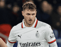 Santiago Giménez durante el partido de la Coppa Italia entre Milan y Bolonia. EFE / EPA / E. Baracchi