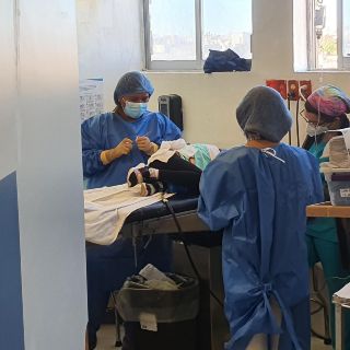 Entregan medicamentos oncológicos a personas con cáncer