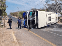 El impacto sucedió cuando el camión intentó dar una vuelta en U, obligando al tráiler a hacer una maniobra para tratar de evitar el choque. ESPECIAL