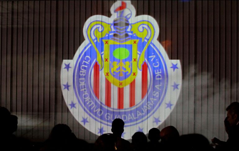 A través de un comunicado de prensa, la dirigencia Rojiblanca hizo oficial la salida de los elementos que restaban en el proyecto del exdirectivo español, mismos que encabezaron la parte deportiva del Guadalajara. IMAGO7