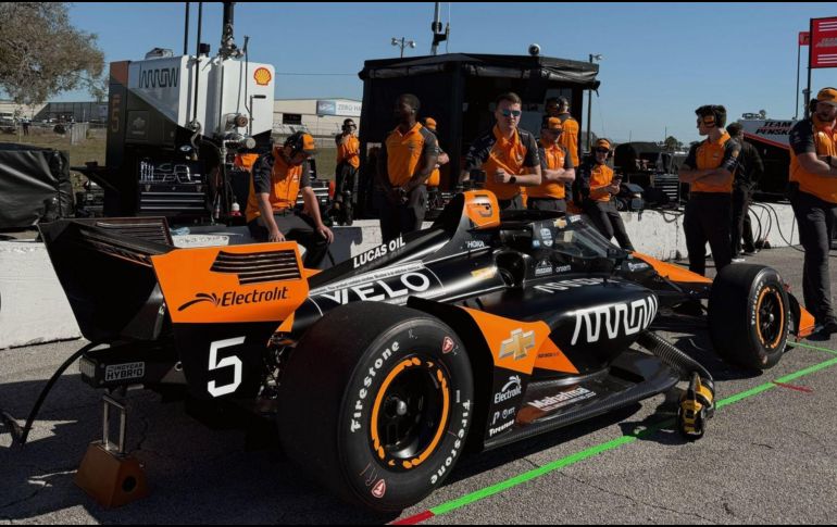 El volante de Arrow y reserva del equipo papaya en la Fórmula 1 -que este domingo hizo cuatro pit stops- sumó con este resultado 19 puntos. X/ @PatricioOWard.