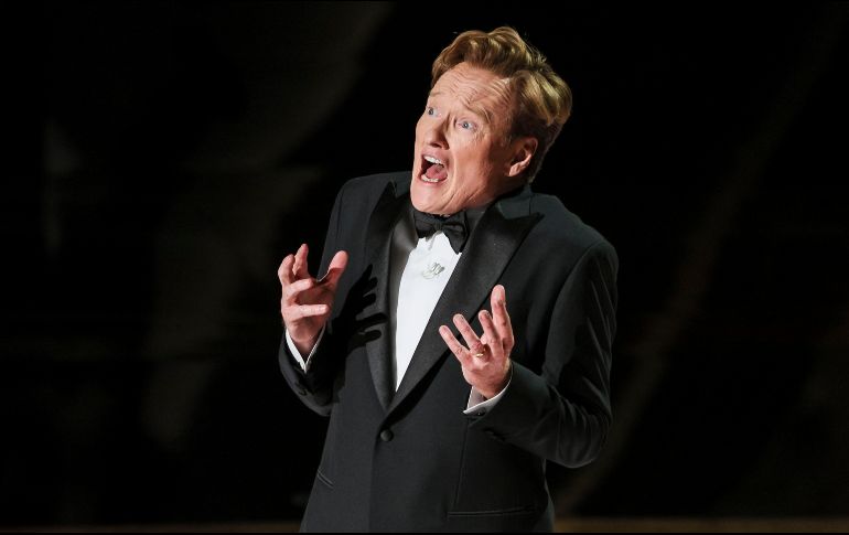 Desde el inicio de la noche, el presentador dejó claro su estilo con un comentario dirigido a Karla Sofía Gascón. EFE / A. Dinner