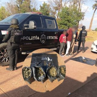 Detienen a tres personas con armas, droga y vehículo robado en San Ignacio Cerro Gordo