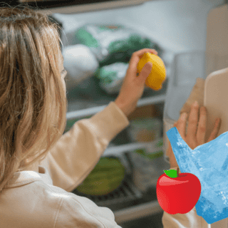 Esta es la razón por la que NO debes guardar comida en bolsas de plástico en el refrigerador