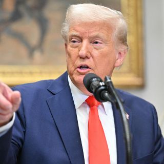 Trump reitera intención de imponer aranceles a México mañana