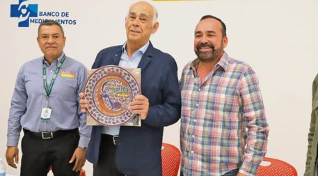 El presidente del Banco Diocesano, José Luis González Íñigo, y el presidente municipal Sergio Chávez signaron el compromiso. ESPECIAL
