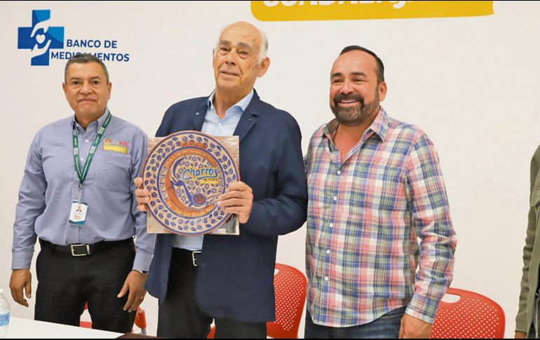 El presidente del Banco Diocesano, José Luis González Íñigo, y el presidente municipal Sergio Chávez signaron el compromiso. ESPECIAL