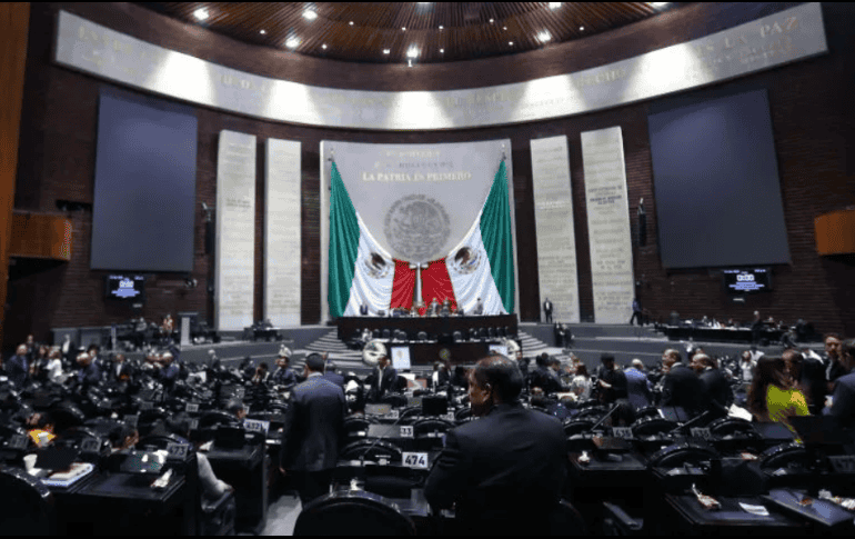 El debate se centró en la prohibición del nepotismo, ya que la oposición, a pesar de votar a favor, calificó la reforma como una simulación que no combate de fondo dicha práctica para perpetuar a familiares en cargos públicos. SUN / ARCHIVO.