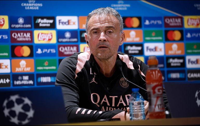Luis Enrique señala que este día pondrán atención especial en los tres atacantes del Liverpool. EFE/Y. Valat