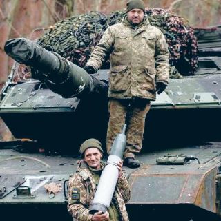 Tras revés de EU, Ucrania busca alternativas de fondeo