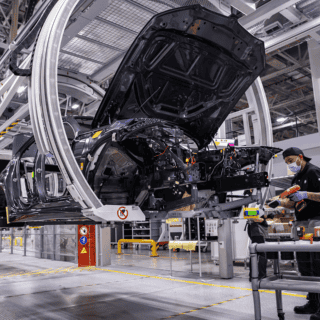 La escasez de autopartes incrementa los seguros de los autos