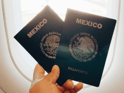 Tramitar tu pasaporte mexicano será más sencillo tras la reducción de requisitos. PEXELS / CANVA