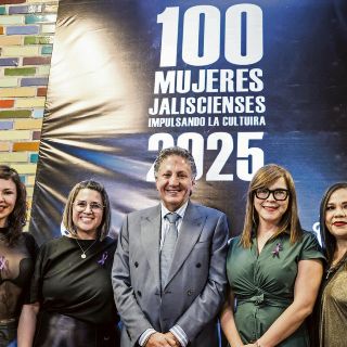 Galardonan la labor cultural femenina en el Estado