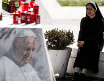 El Papa, de 88 años, que padece enfermedad pulmonar crónica y al que se le extirpó parte de un pulmón cuando era joven, lleva dos días estable luego de sufrir dos crisis respiratorias el lunes. EFE / A. Carconi / AFP / ARCHIVO