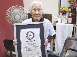 La barbera, Shitsui Hakoishi, afirma que no piensa guardar pronto sus tijeras. AP / Kyodo