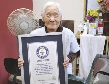 La barbera, Shitsui Hakoishi, afirma que no piensa guardar pronto sus tijeras. AP / Kyodo