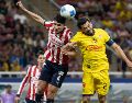 Miguel Tapias y Henry Martín disputan un balón durante el partido de ida de los Octavos de FInal de la Champions Cup de la Concacaf. IMAGO7