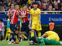 La celebración de Chivas tras el autogol de Sebastián Cáceres en el partido de ida de los octavos de final en la Concachampions. IMAGO7