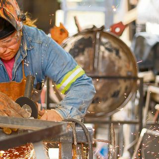 Mujeres rompen estereotipos en mercado laboral