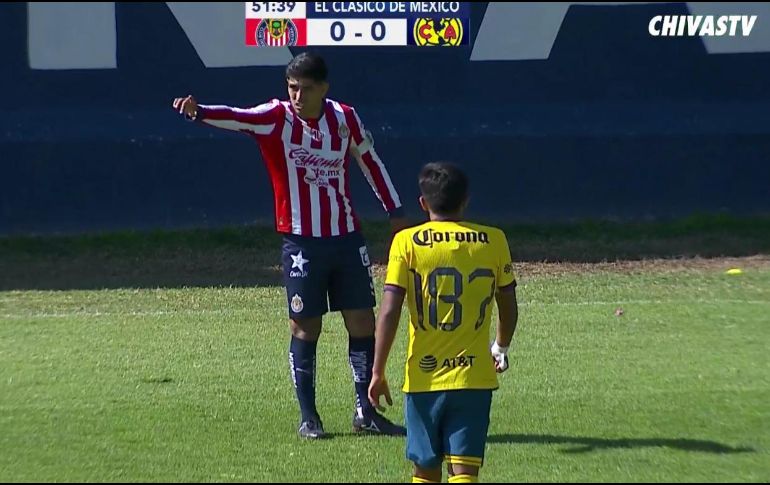 Después de dos meses y 19 días, Víctor Guzmán regresó a las canchas con Chivas. ESPECIAL / Chivas TV