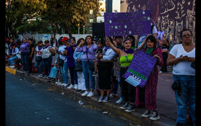 Miles de mujeres de todas las edades, se reunieron en Guadalajara para manifestarse por la violencia de género en el marco del 8M. EL INFORMADOR/ A. Navarro.