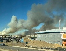 Los incendios se desataron cerca del Aeropuerto Francis S. Gabreski. AP
