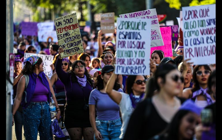 Miles de mujeres de todas las edades, se reunieron en Guadalajara para manifestarse por la violencia de género en el marco del 8M. EL INFORMADOR/ A. Navarro.