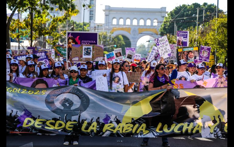 Miles de mujeres de todas las edades, se reunieron en Guadalajara para manifestarse por la violencia de género en el marco del 8M. EL INFORMADOR/ A. Navarro.