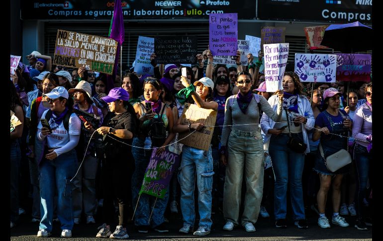 Miles de mujeres de todas las edades, se reunieron en Guadalajara para manifestarse por la violencia de género en el marco del 8M. EL INFORMADOR/ A. Navarro.