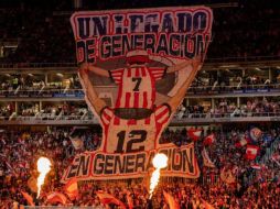 Los seguidores del Rebaño Sagrado presentaron un “tifo” con la leyenda: “Legado de generación a generación”. IMAGO7