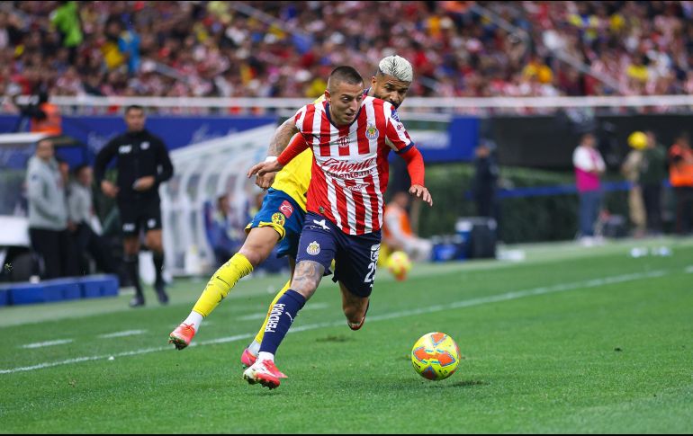 El Piojo Alvarado estuvo cerca de anotar un gol olímpico, pero después estuvo errático enlas jugadas. EL INFORMADOR/H. Figueroa