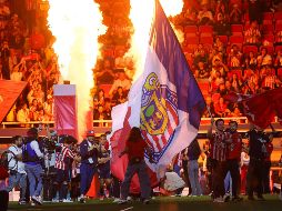 Los aficionados demostraron apoyo al equipo y reconoció la forma en que aguantó con un jugador menos los últimos minutos del juego. EL INFORMADOR/H. Figueroa